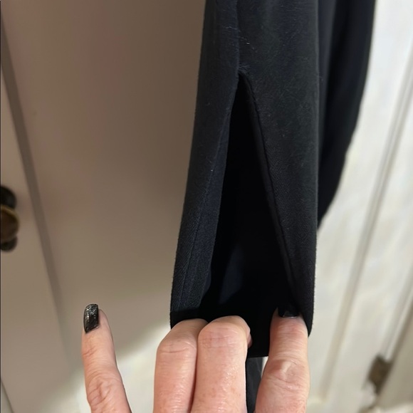 Elegant Black Women's Dress - Picture 3 of 7